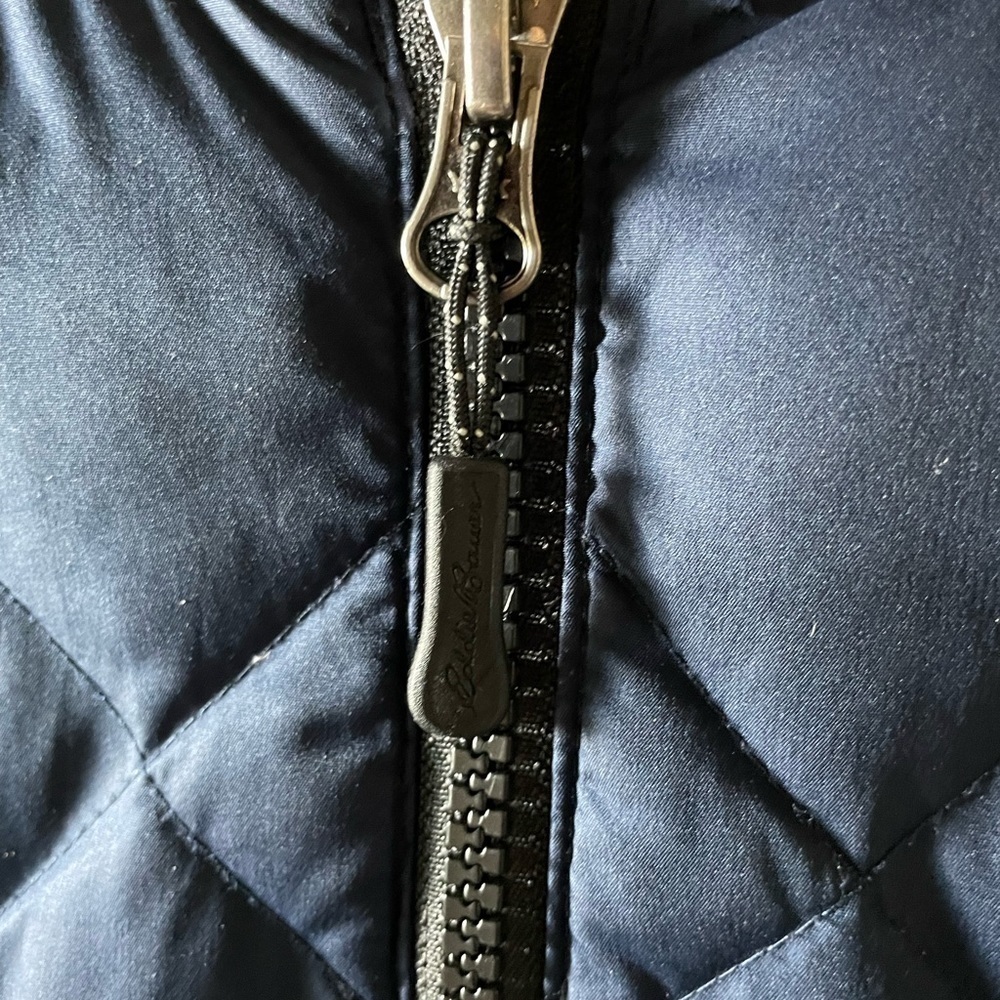 Eddie Bauer navy puffer jacket medium - Picture 2 of 6